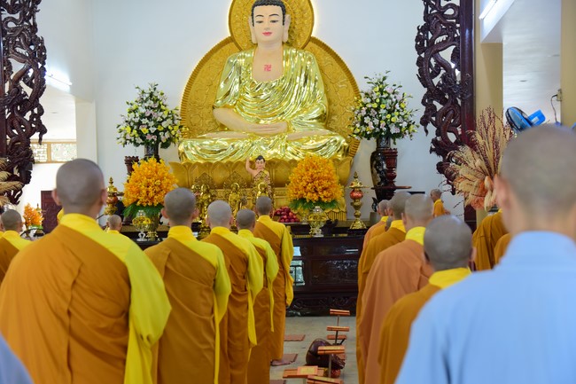 Pratimoksa commandment rite and precept listen at Hoang Phap pagoda